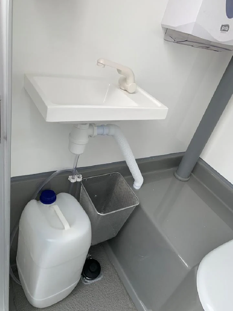 CONTENEDOR WC CON CISTERNA CABINA