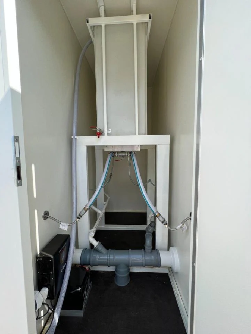 REMOLQUE SANITARIO AUTONOMO CON TANQUE DE 700 LITROS