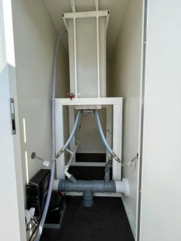 REMOLQUE SANITARIO AUTONOMO CON TANQUE DE 700 LITROS