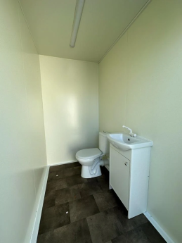 REMOLQUE SANITARIO AUTONOMO CON TANQUE DE 700 LITROS