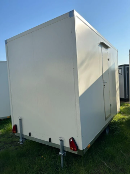 REMOLQUE SANITARIO AUTONOMO CON TANQUE DE 700 LITROS