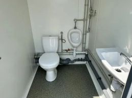 CONTENEDOR SANITARIO CON 3 CABINAS