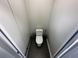 CONTENEDOR SANITARIO EQUIPADO CON 4x INODOROS / 1x URINARIO / 3x LAVABOS