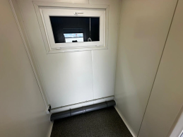 CONTENEDOR SANITARIO EQUIPADO CON 4x INODOROS / 1x URINARIO / 3x LAVABOS