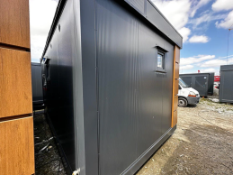 CONTENEDOR SANITARIO EQUIPADO CON 4x INODOROS / 1x URINARIO / 3x LAVABOS