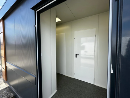 CONTENEDOR SANITARIO EQUIPADO CON 4x INODOROS / 1x URINARIO / 3x LAVABOS