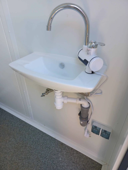 CONTENEDOR SANITARIO DOBLE 2 CABINAS 245x173x229