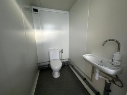 CONTENEDOR SANITARIO DOBLE 2 CABINAS DE INODORO / INODORO + URINARIO