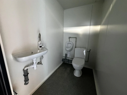 CONTENEDOR SANITARIO DOBLE 2 CABINAS DE INODORO / INODORO + URINARIO