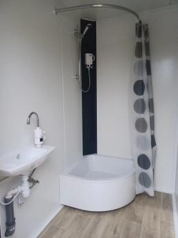 CONTENEDOR SANITARIO DOBLE 2 CABINAS - WC Y DUCHA 246x197x245