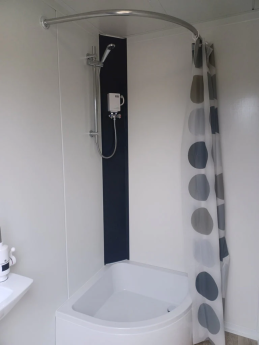 CONTENEDOR SANITARIO DOBLE 2 CABINAS - WC Y DUCHA 246x197x245