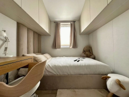 CASA BERYL SHADOW TURNER MALTA DE ROBLE