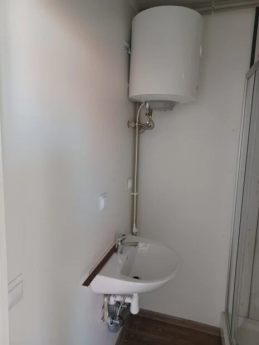 BUNGALOW CON INSTALACIONES SANITARIAS (50M2)