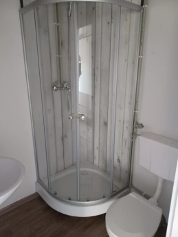 BUNGALOW CON INSTALACIONES SANITARIAS (50M2)