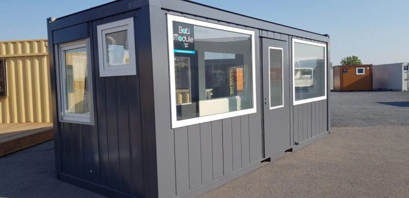 BATIMODULE 20 PIES OFICINA SEMIVIDRIADA