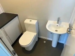 CONTENEDOR DE OFICINA ESTÁNDAR CON INODORO