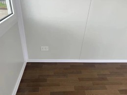 OFICINA PORTÁTIL CON VENTANAS GRANDES