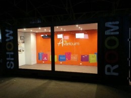 CONTENEDOR MARÍTIMO CONVERTIDO EN OFICINA DE VENTA