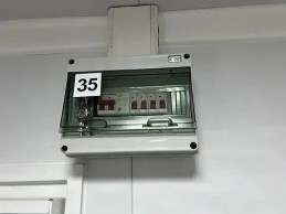 CONTENEDOR DE OFICINA ESTÁNDAR DE 3 VENTANAS