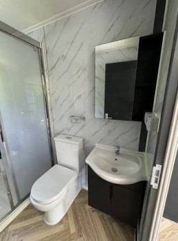 CONTENEDOR MÓVIL CON DOS DORMITORIOS Y COCINA